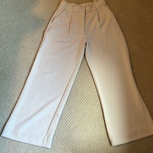 Abercrombie women’s size 25/0 wide leg trouser petite. Inseam 26 beige, soft